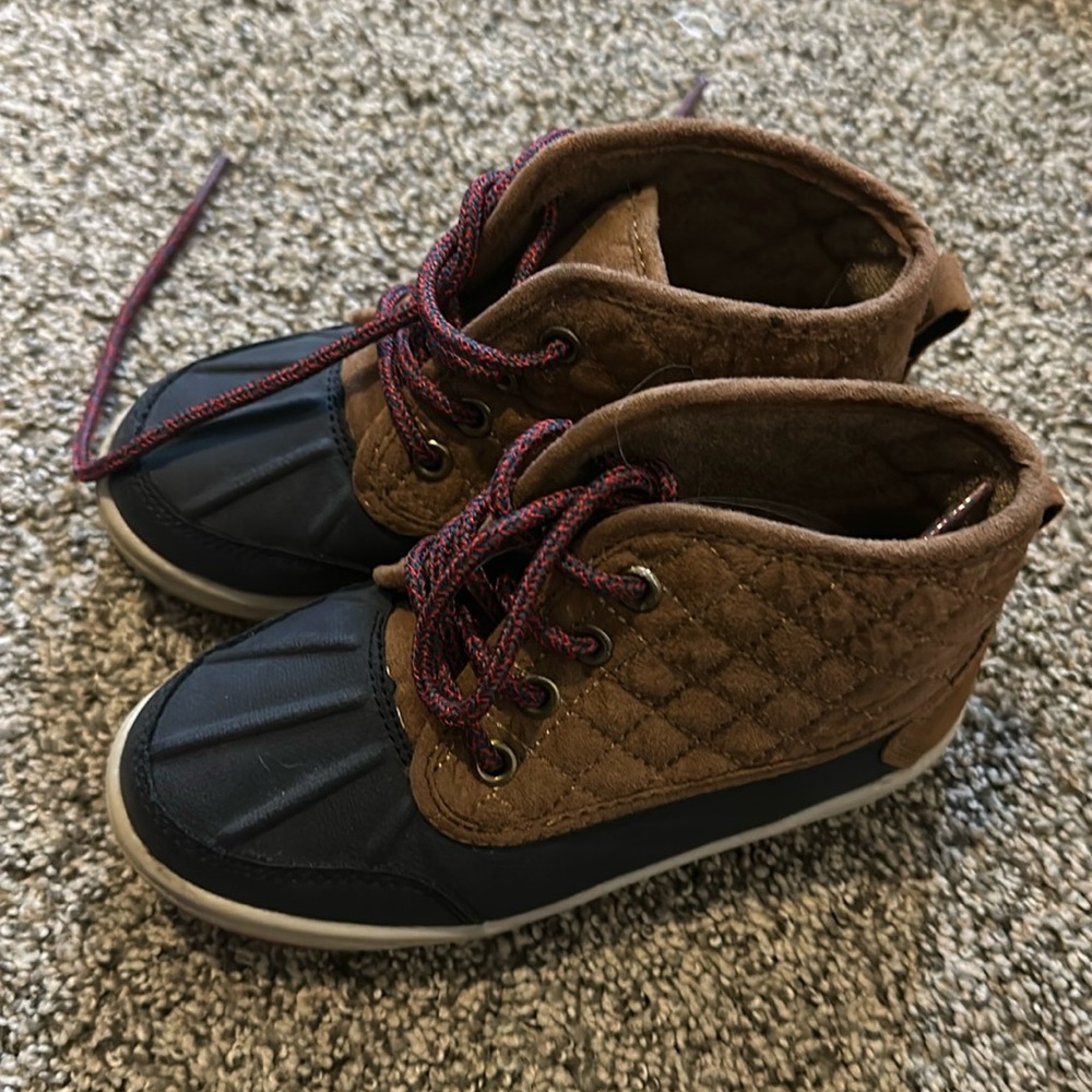 Osh kosh boots size toddler 10